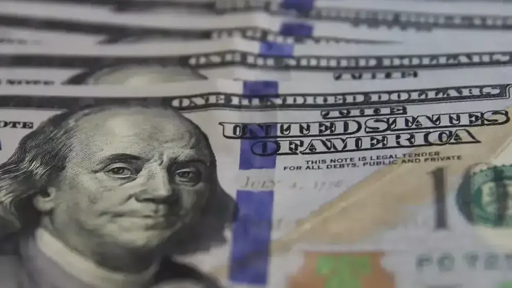 Dólar cai a R$ 5,16 e fecha semana estável