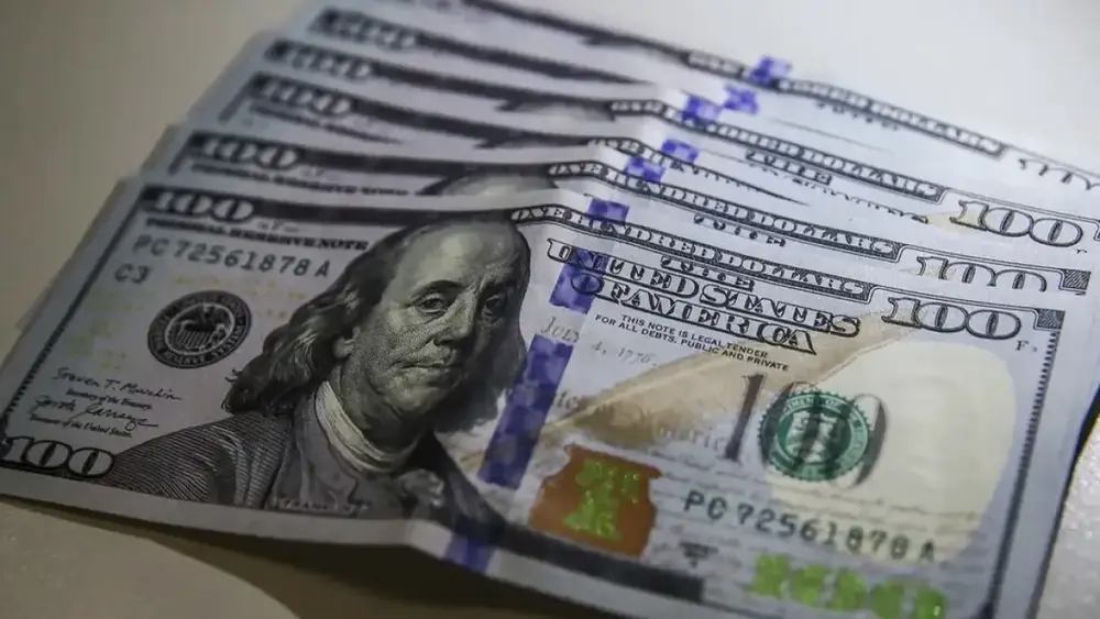 Dólar sobe a R$ 5,08 com guerra no Oriente Médio e tarifa dos EUA