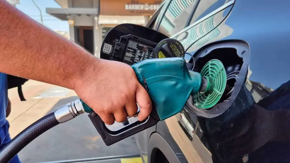 Gasolina E32: nova mistura com 32% de etanol passa a valer