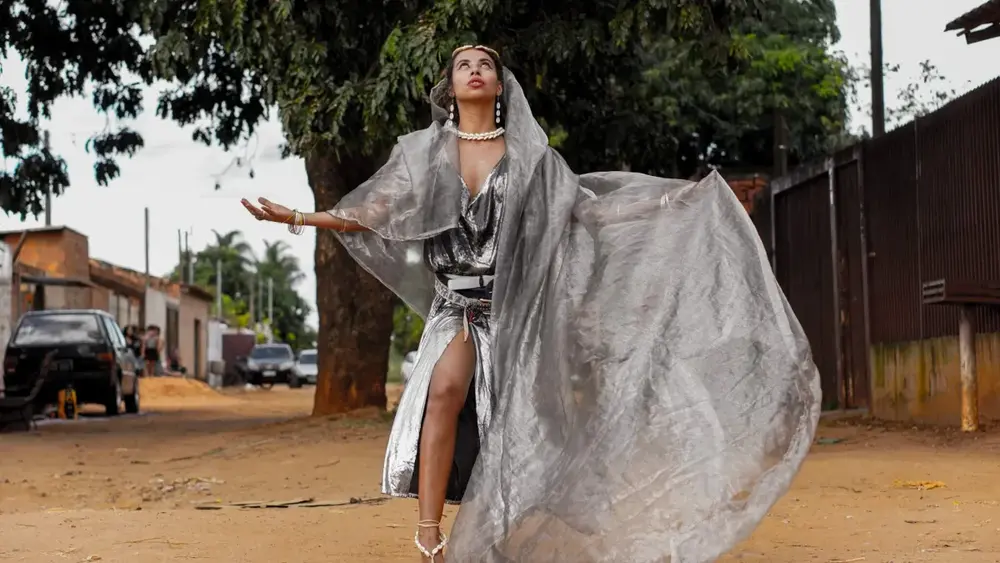 Mel Dias lança clipe ‘Deusa da Favela’ gravado no Dom Antônio