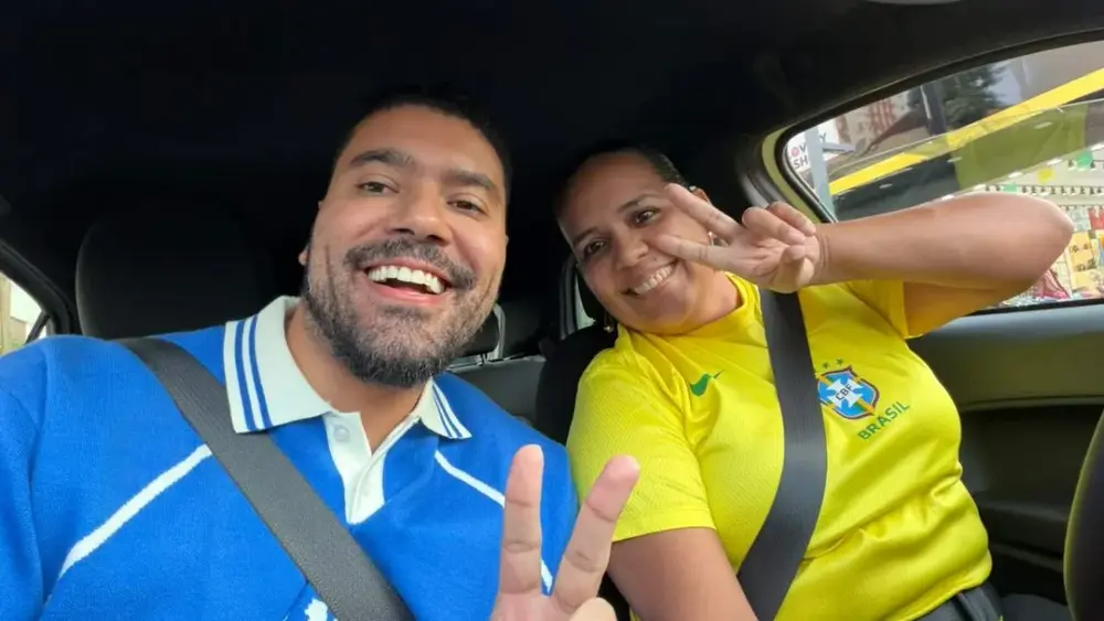 Motoristas de app vivem correria na estreia da Copa